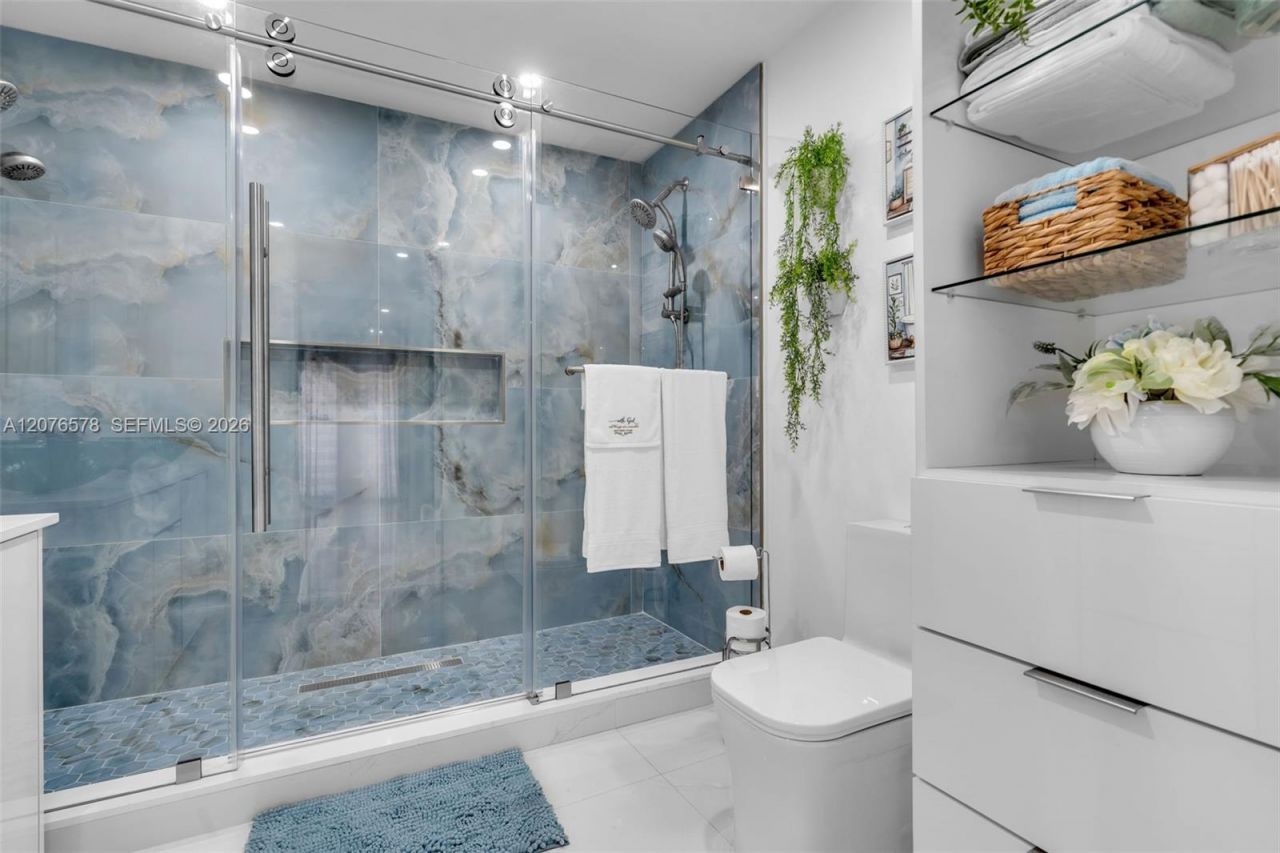 1270 W 64th Ter, Hialeah, FL 33012 Photo