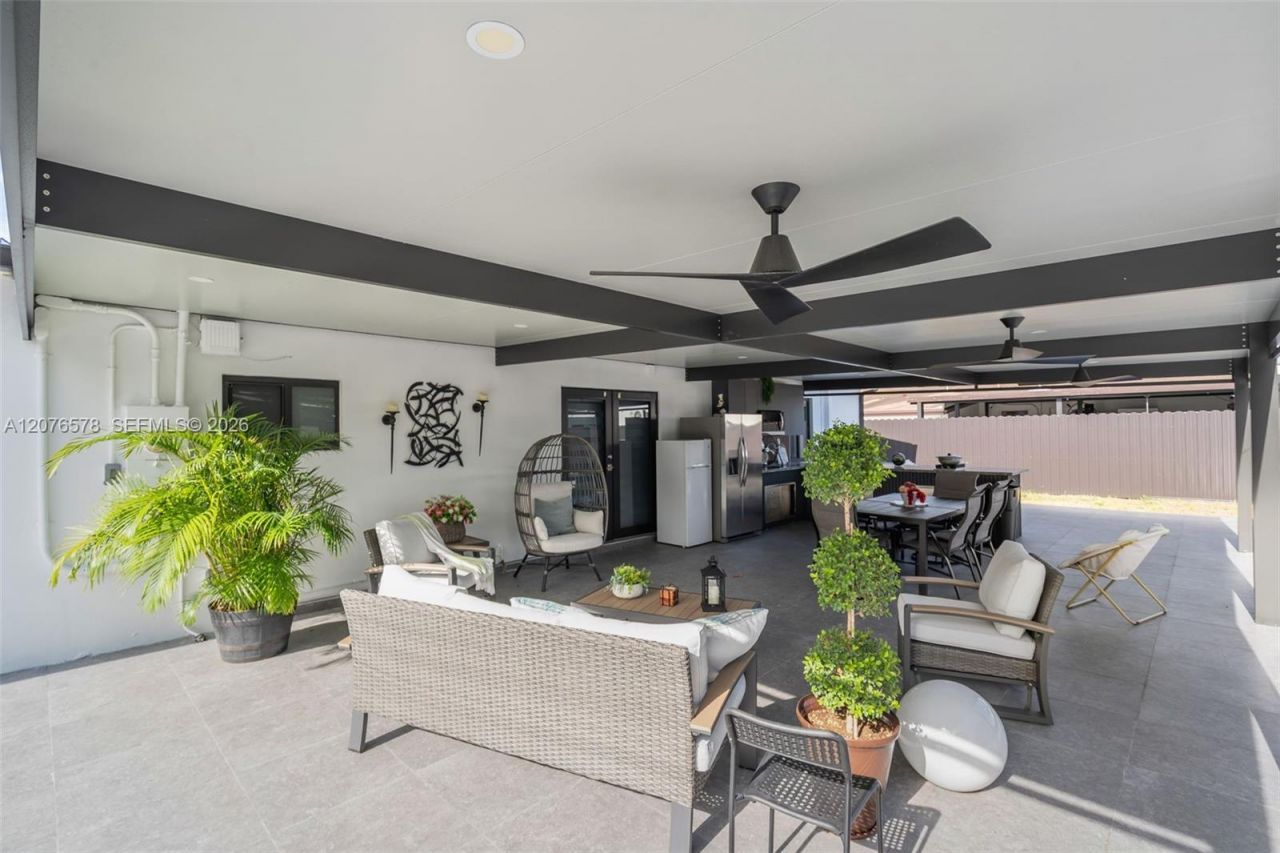 1270 W 64th Ter, Hialeah, FL 33012 Photo