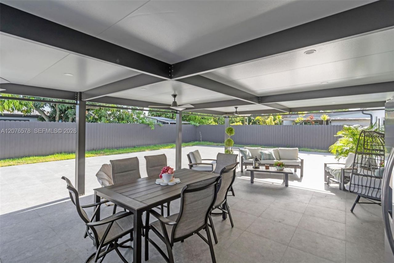 1270 W 64th Ter, Hialeah, FL 33012 Photo