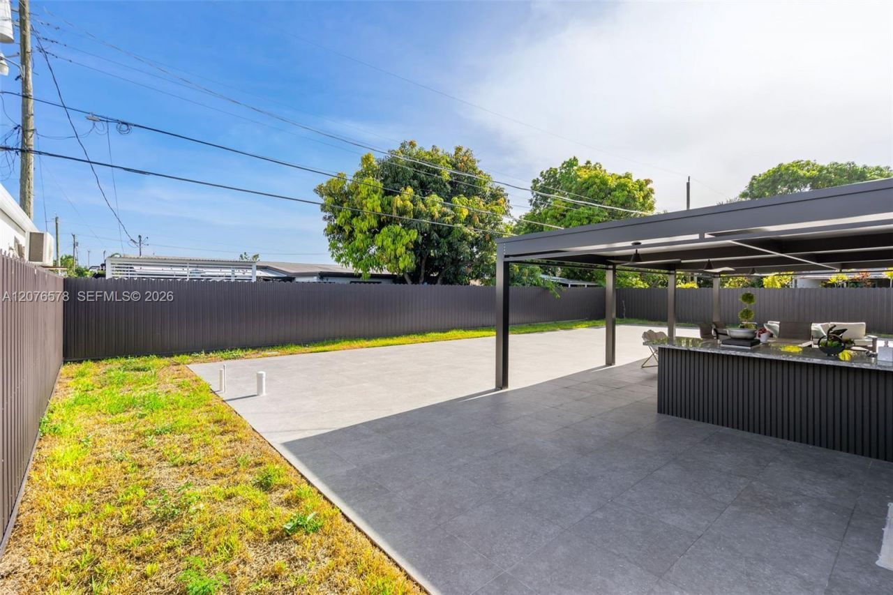 1270 W 64th Ter, Hialeah, FL 33012 Photo