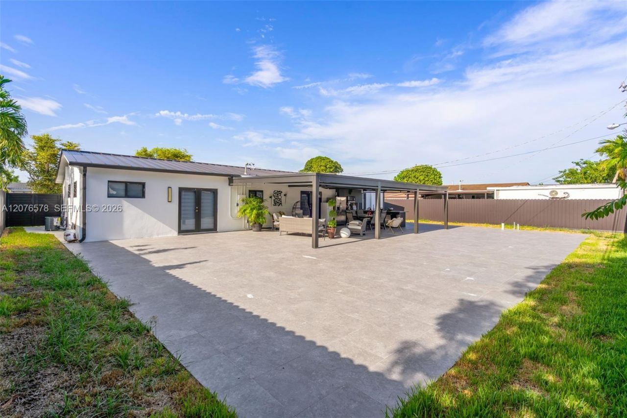 1270 W 64th Ter, Hialeah, FL 33012 Photo