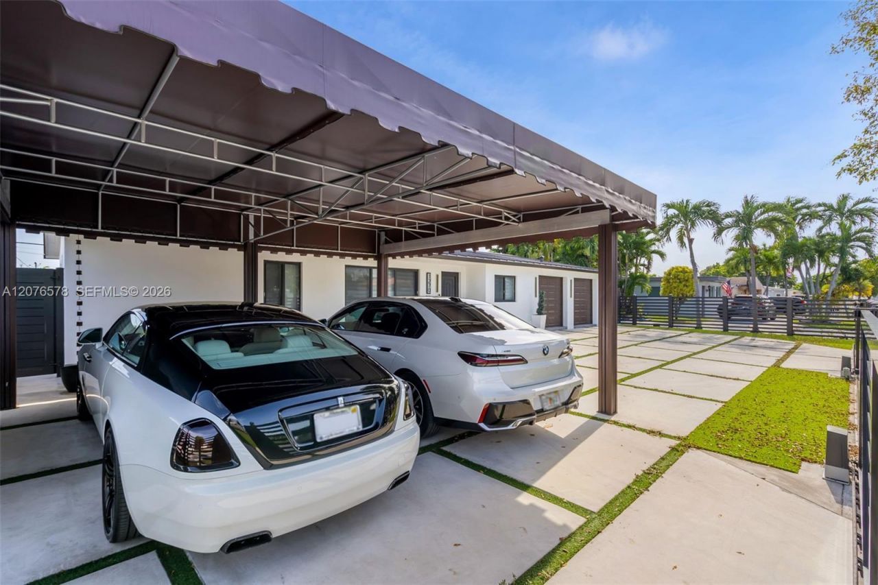1270 W 64th Ter, Hialeah, FL 33012 Photo