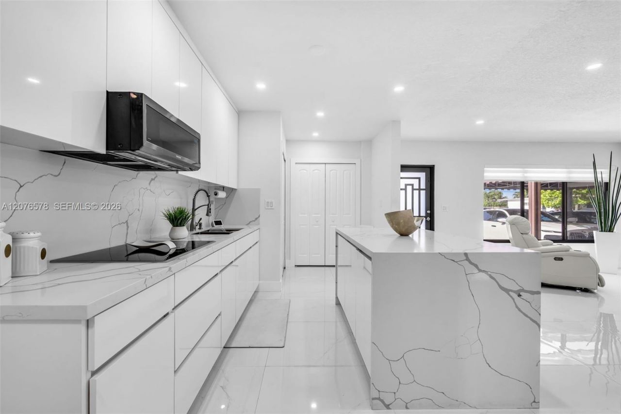 1270 W 64th Ter, Hialeah, FL 33012 Photo