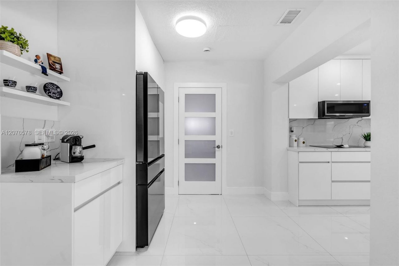 1270 W 64th Ter, Hialeah, FL 33012 Photo