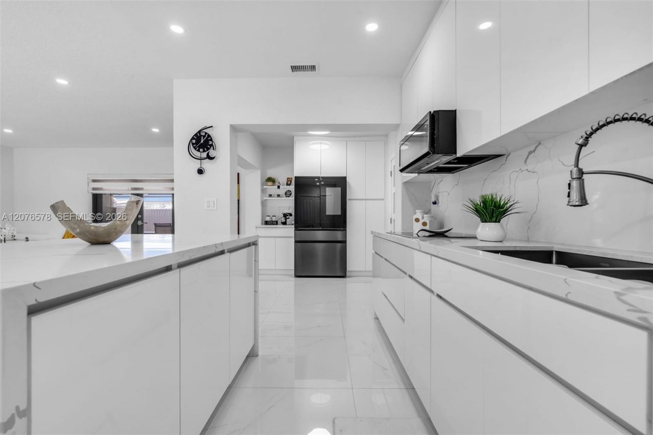 1270 W 64th Ter, Hialeah, FL 33012 Photo