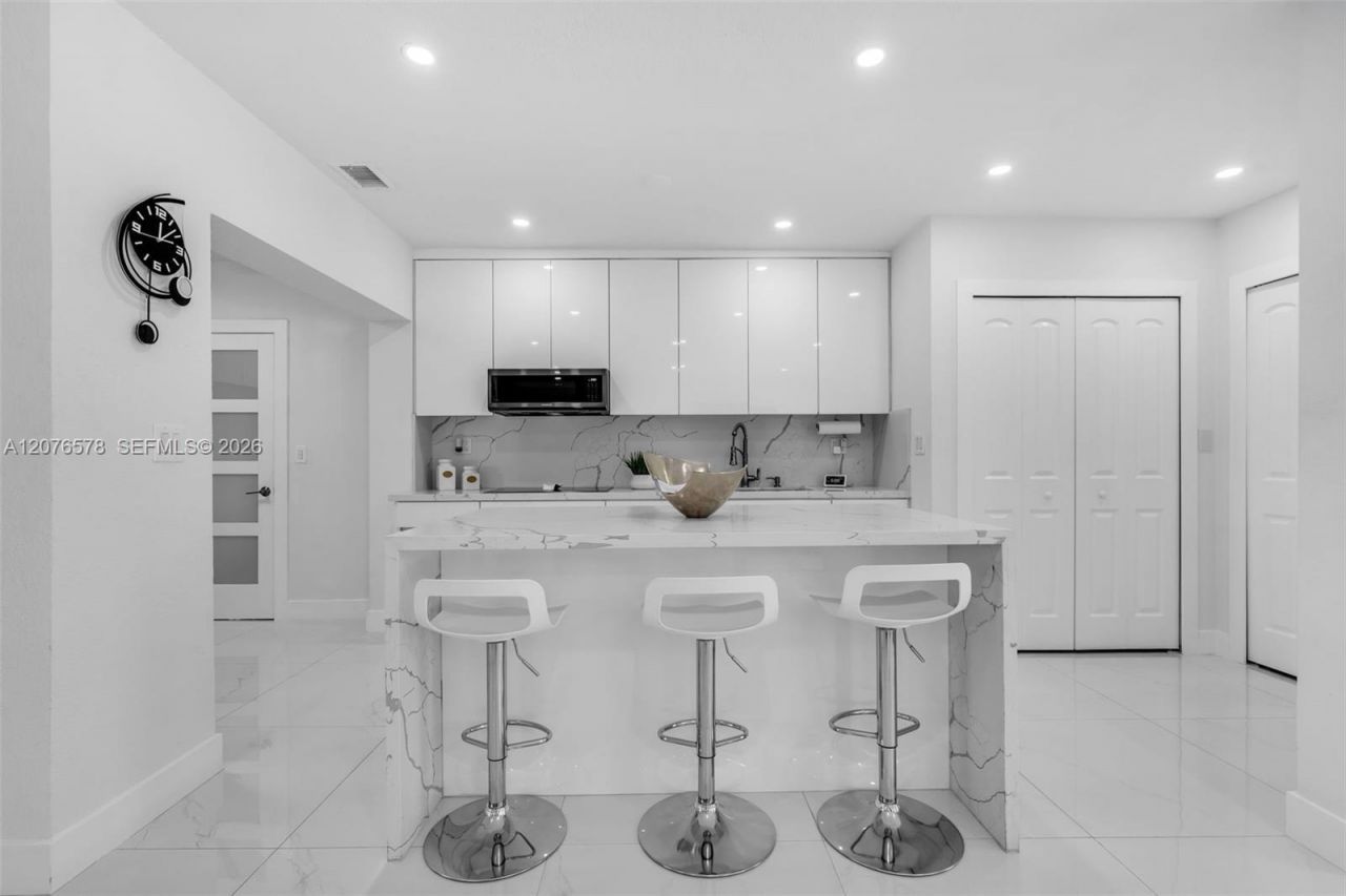 1270 W 64th Ter, Hialeah, FL 33012 Photo