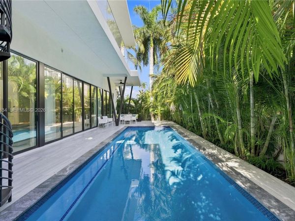 301 190th St , Sunny Isles Beach, FL 33160