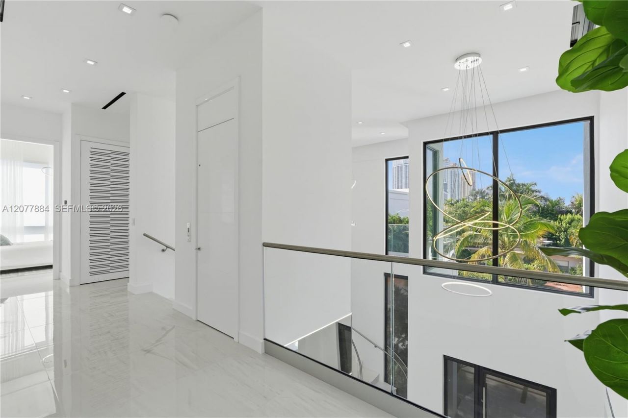 301 190th St , Sunny Isles Beach, FL 33160 Photo