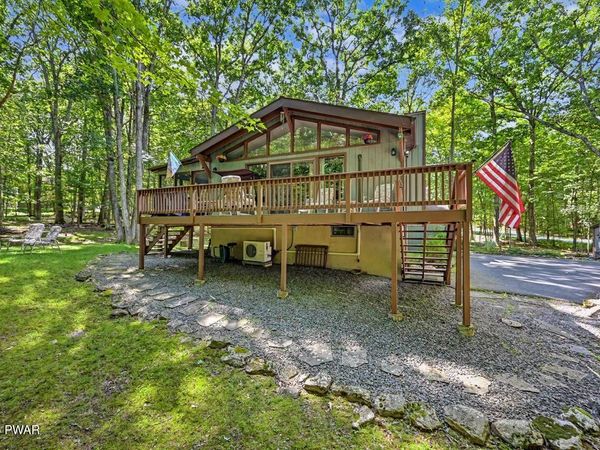 198 Upper Lakeview Drive , Hawley, PA 18428