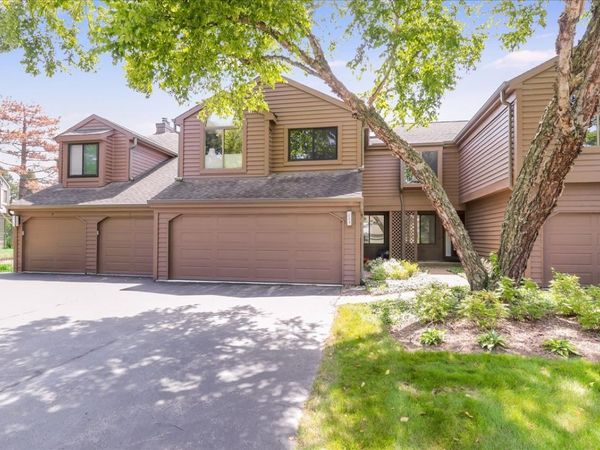 355 Indian Point , Lake Barrington, IL 60010