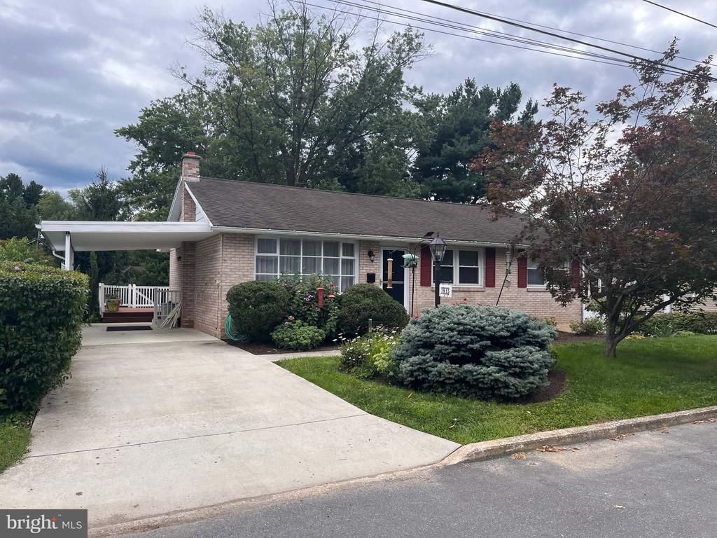 1915 LINCOLN STREET, CAMP HILL, PA 17011