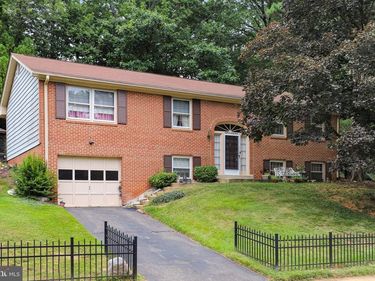 1843 FOXSTONE DRIVE, VIENNA, VA 22182