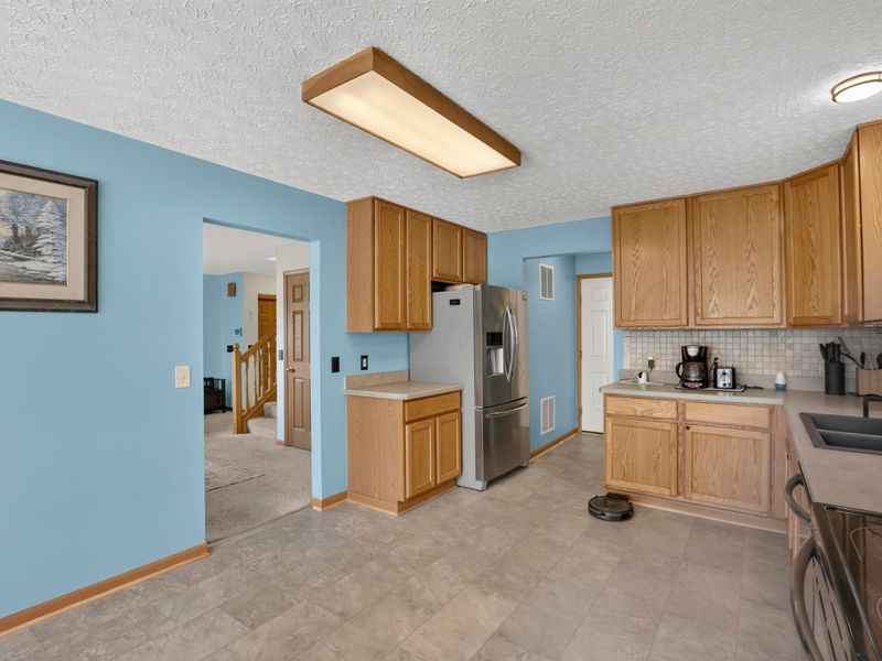 6863 Spring Bloom Drive, Canal Winchester, OH 43110 Photo 13