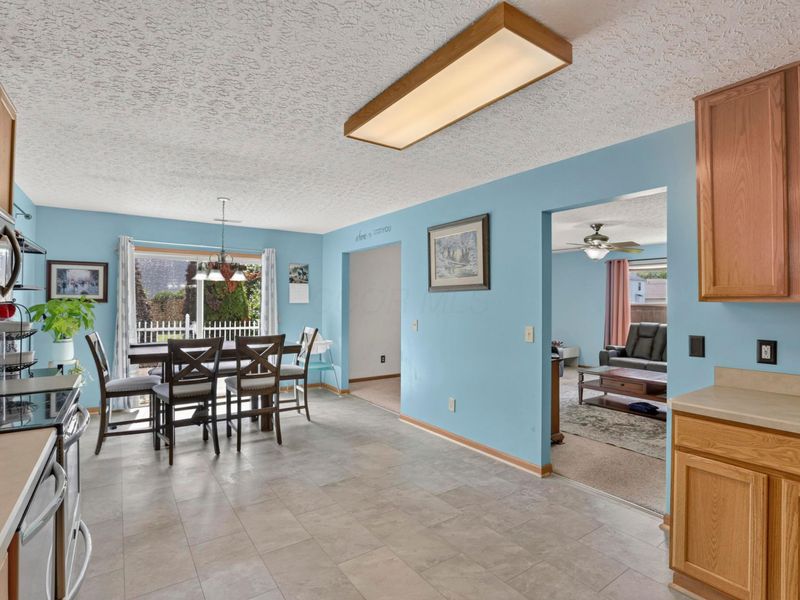 6863 Spring Bloom Drive, Canal Winchester, OH 43110 Photo 14