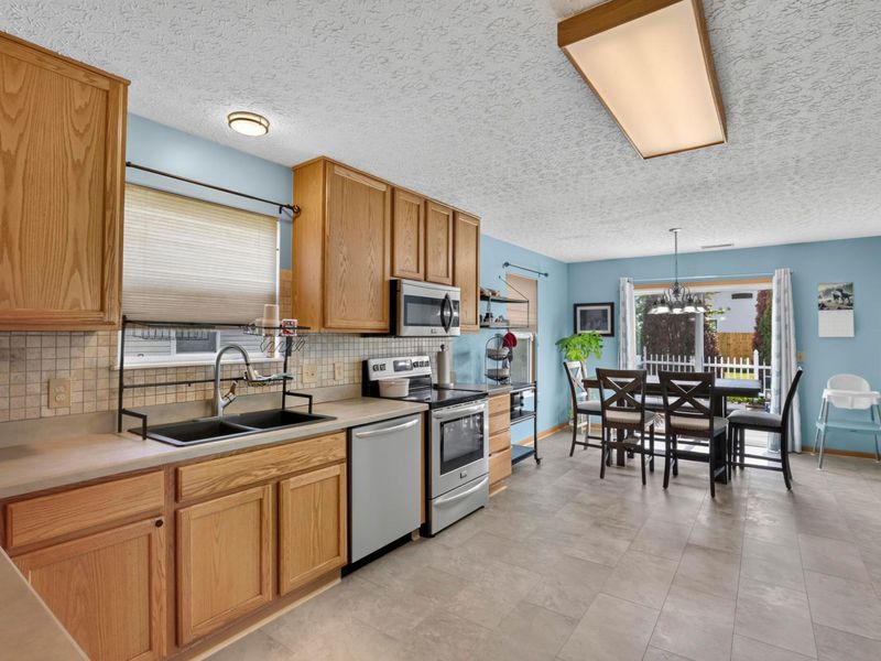 6863 Spring Bloom Drive, Canal Winchester, OH 43110 Photo 15