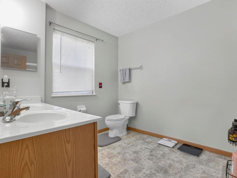 6863 Spring Bloom Drive, Canal Winchester, OH 43110 Photo 27