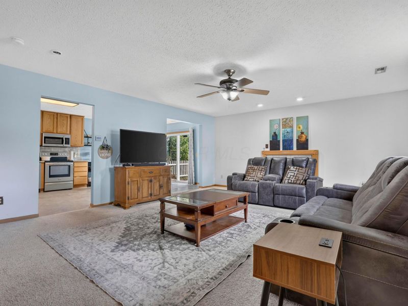 6863 Spring Bloom Drive, Canal Winchester, OH 43110 Photo 5