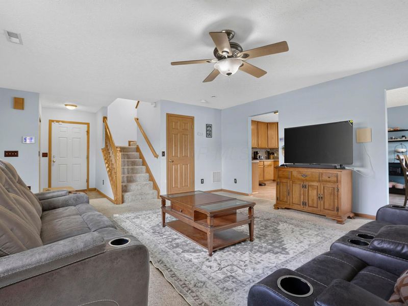 6863 Spring Bloom Drive, Canal Winchester, OH 43110 Photo 8