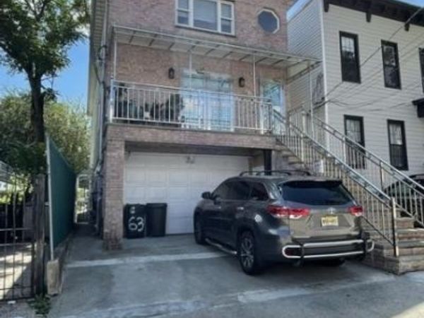 63 Charles St, Jersey, NJ 07307