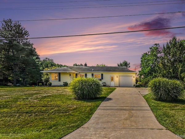 7595 Ledgewood Drive, Tyrone Township, Mi 48430