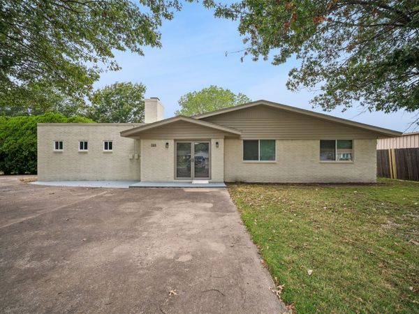 705 N Main Street , Wagoner, OK 74467