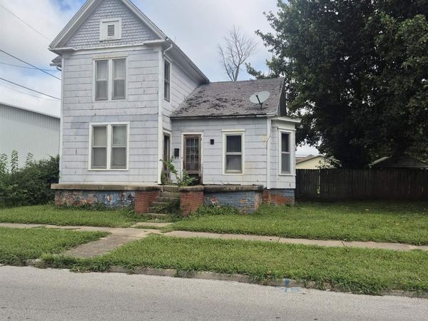 322 E COLLEGE Avenue, Jacksonville, IL 62650