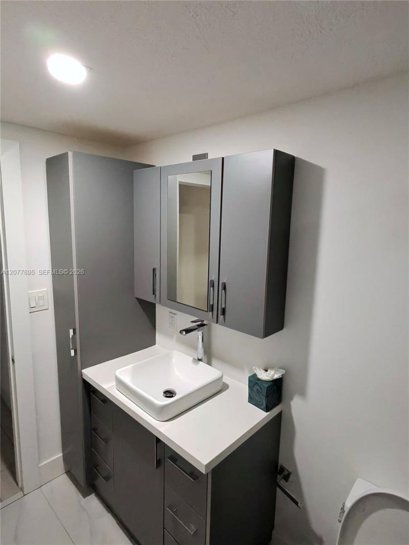 500 Bayview Dr, Unit 1723, Sunny Isles Beach, FL 33160 Photo