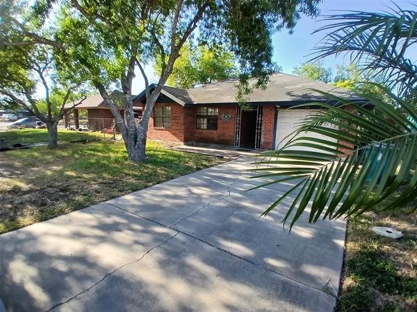 310 W 10th Street, Los Fresnos, TX 78566