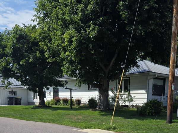 1403 Academy St, Elroy, WI 53929