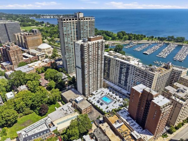 525 W Hawthorne Place , Unit 608, Chicago, IL 60657