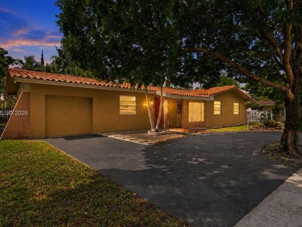 10710 SW 32nd St , Miami, FL 33165