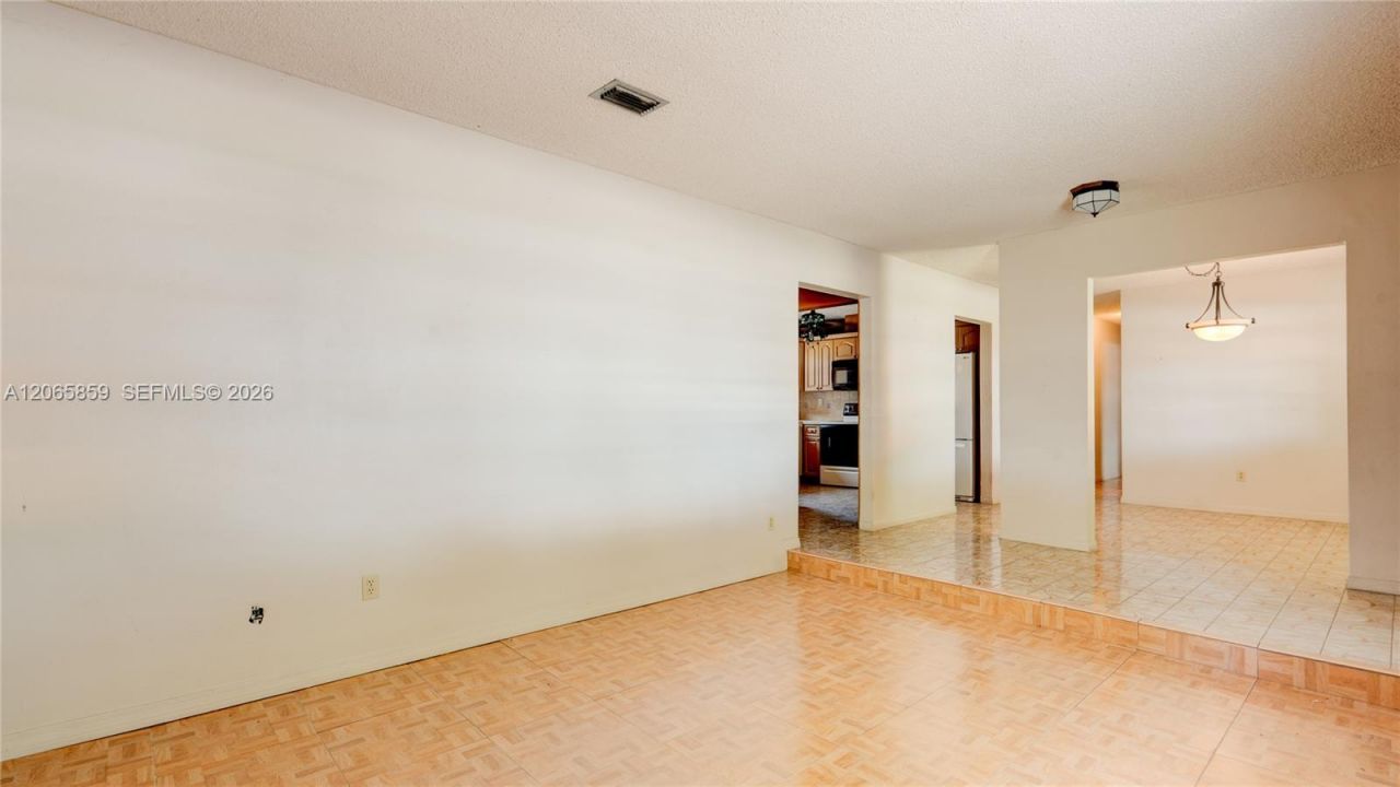 10710 SW 32nd St, Miami, FL 33165 Photo