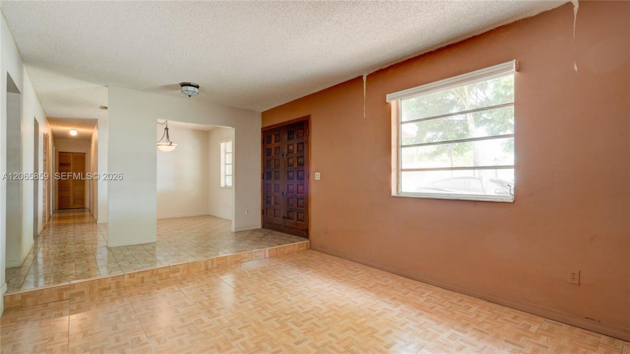 10710 SW 32nd St, Miami, FL 33165 Photo