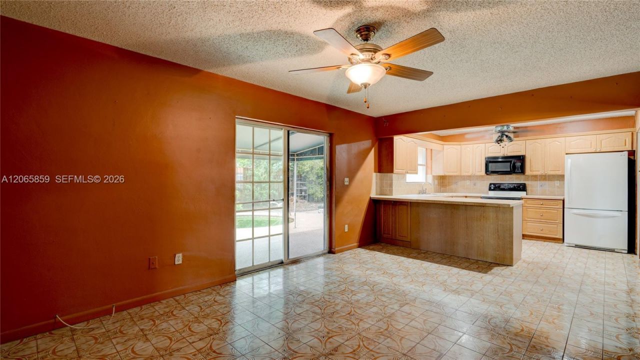 10710 SW 32nd St, Miami, FL 33165 Photo