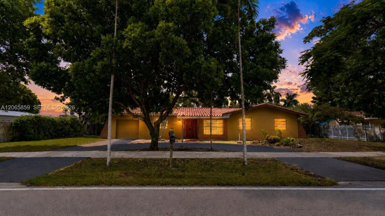 10710 SW 32nd St, Miami, FL 33165 Photo
