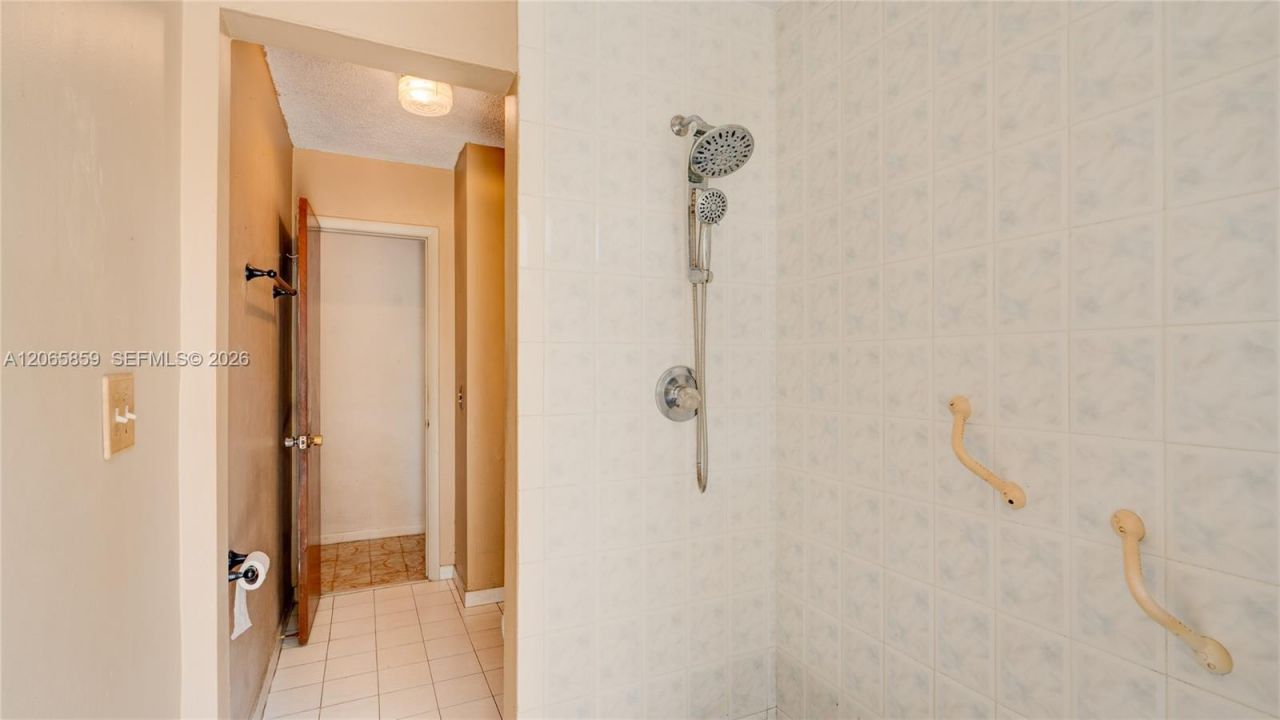 10710 SW 32nd St, Miami, FL 33165 Photo