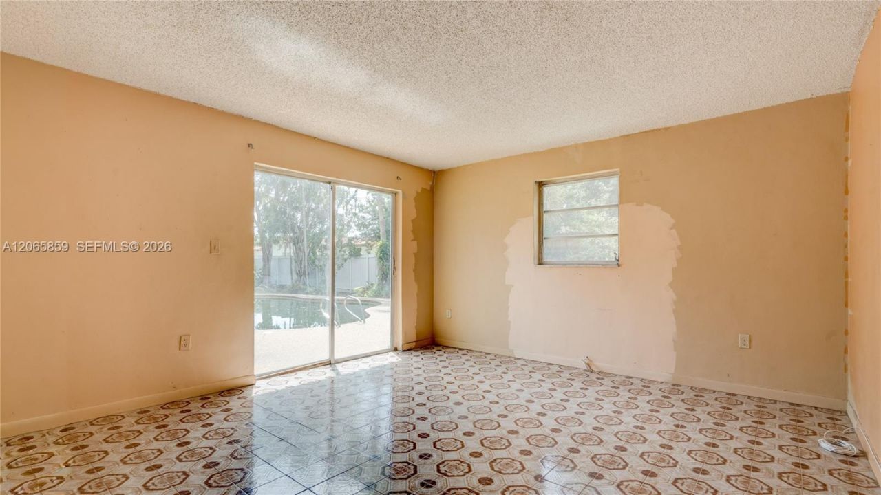 10710 SW 32nd St, Miami, FL 33165 Photo