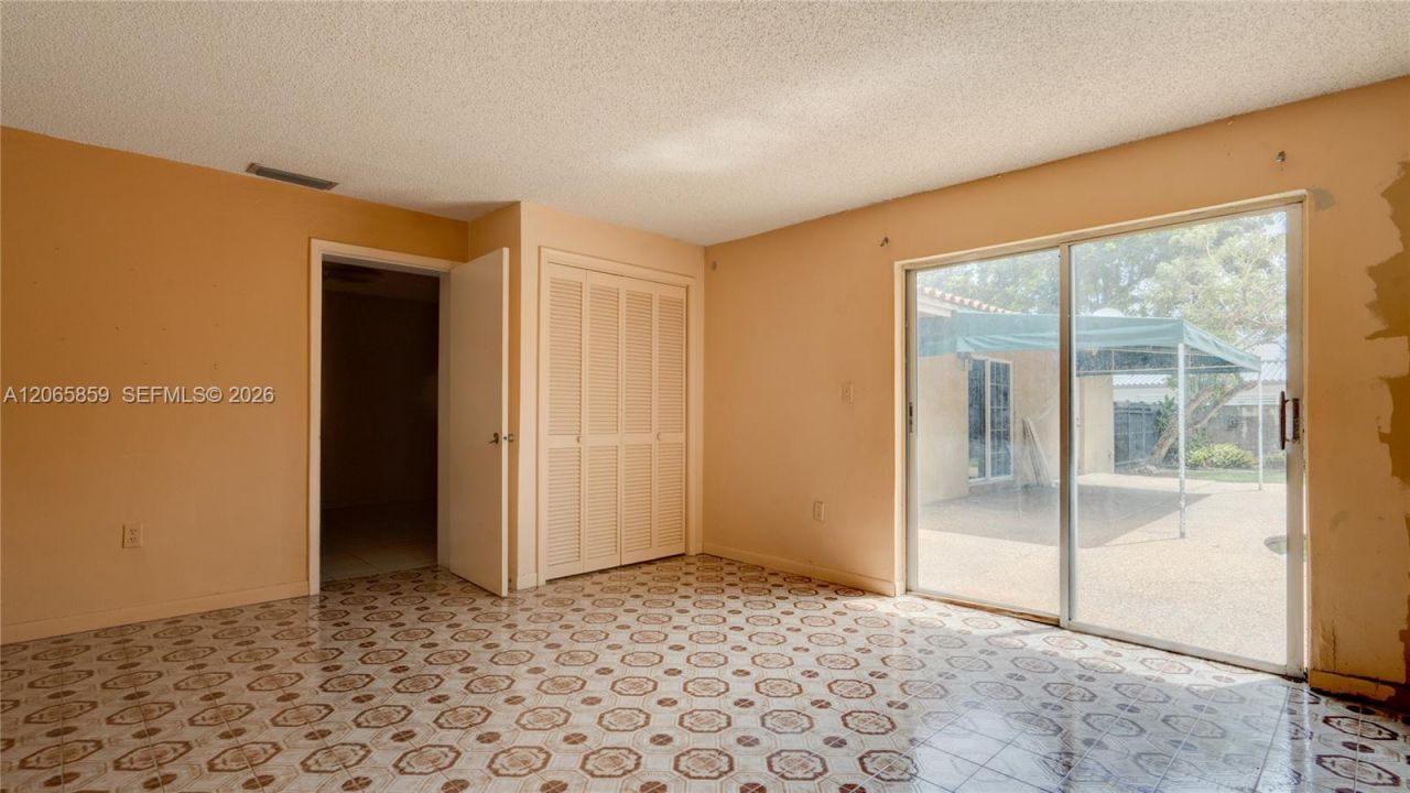 10710 SW 32nd St, Miami, FL 33165 Photo