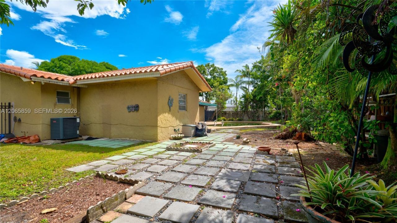 10710 SW 32nd St, Miami, FL 33165 Photo