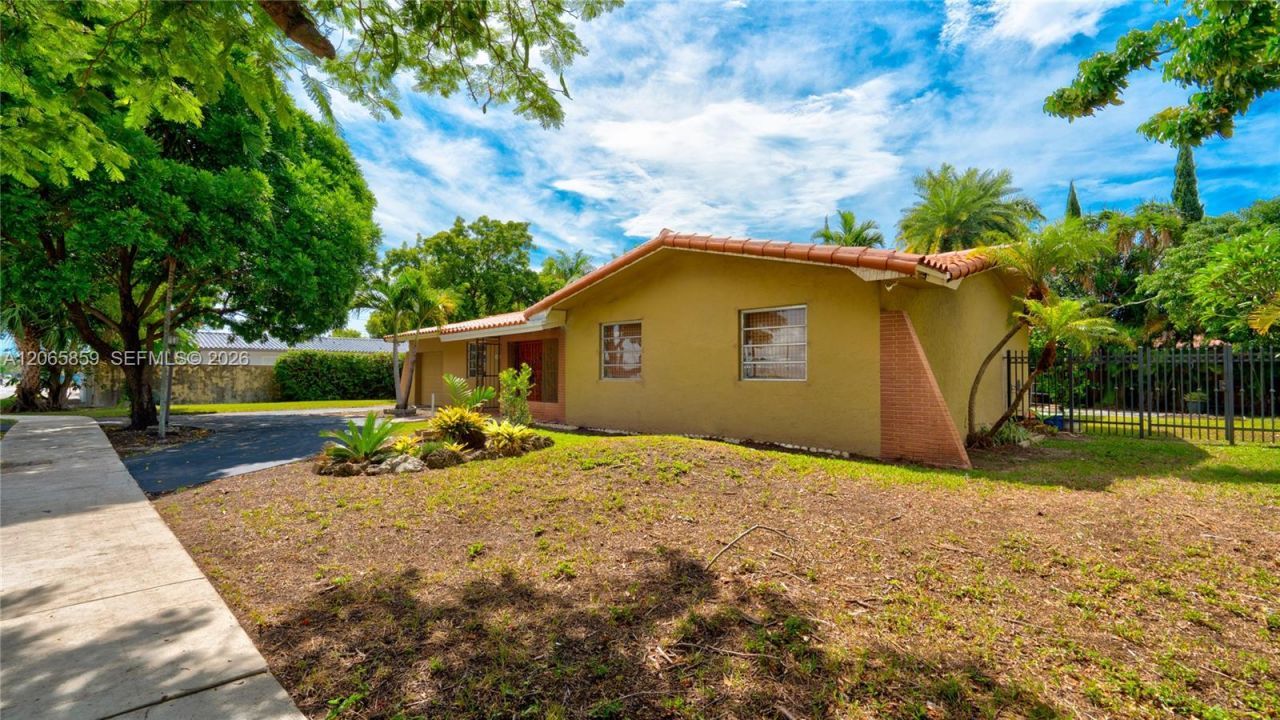 10710 SW 32nd St, Miami, FL 33165 Photo