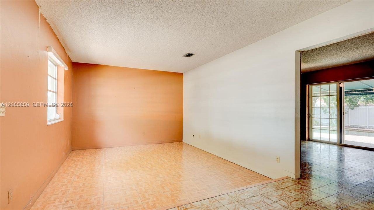 10710 SW 32nd St, Miami, FL 33165 Photo