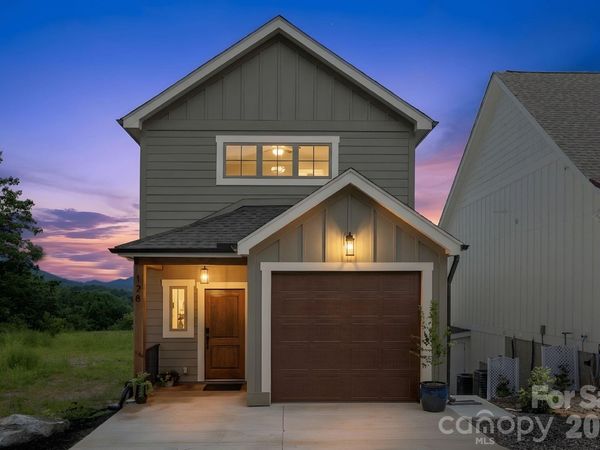128 Chepstow Place, Black Mountain, NC 28711