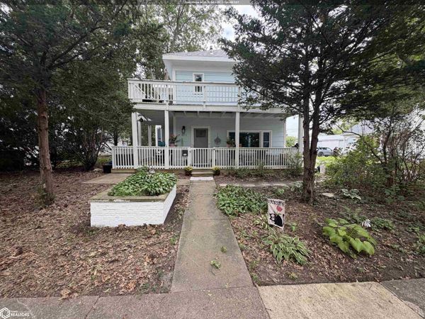 404 N Main Street, Fairfield, IA 52556