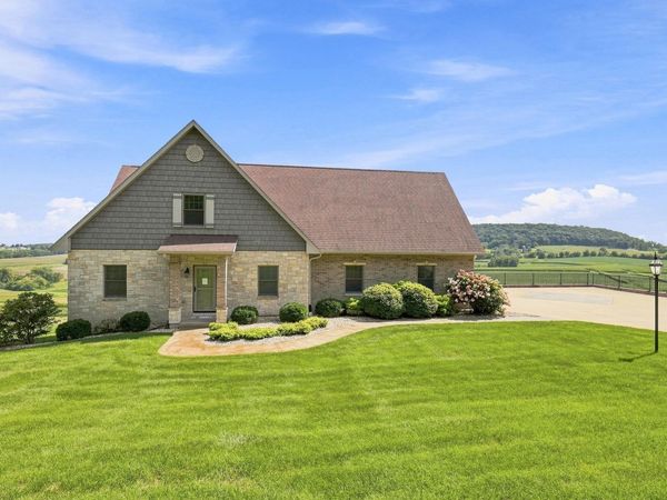 16250 Panoramic View, Sherrill, IA 52073