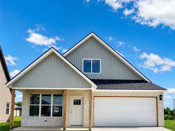 1733 Edens, Gentry, AR 72734
