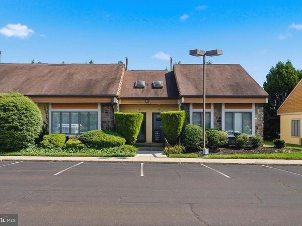 904 TOWN CENTER, DOYLESTOWN, PA 18901