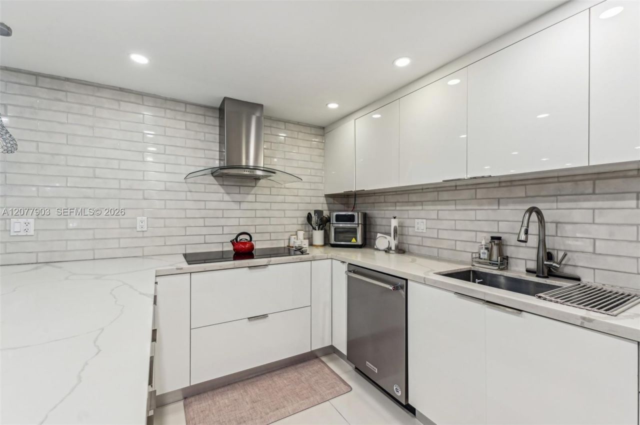 121 Crandon Blvd , Unit 251, Key Biscayne, FL 33149 Photo
