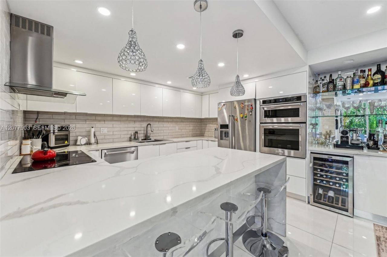 121 Crandon Blvd , Unit 251, Key Biscayne, FL 33149 Photo
