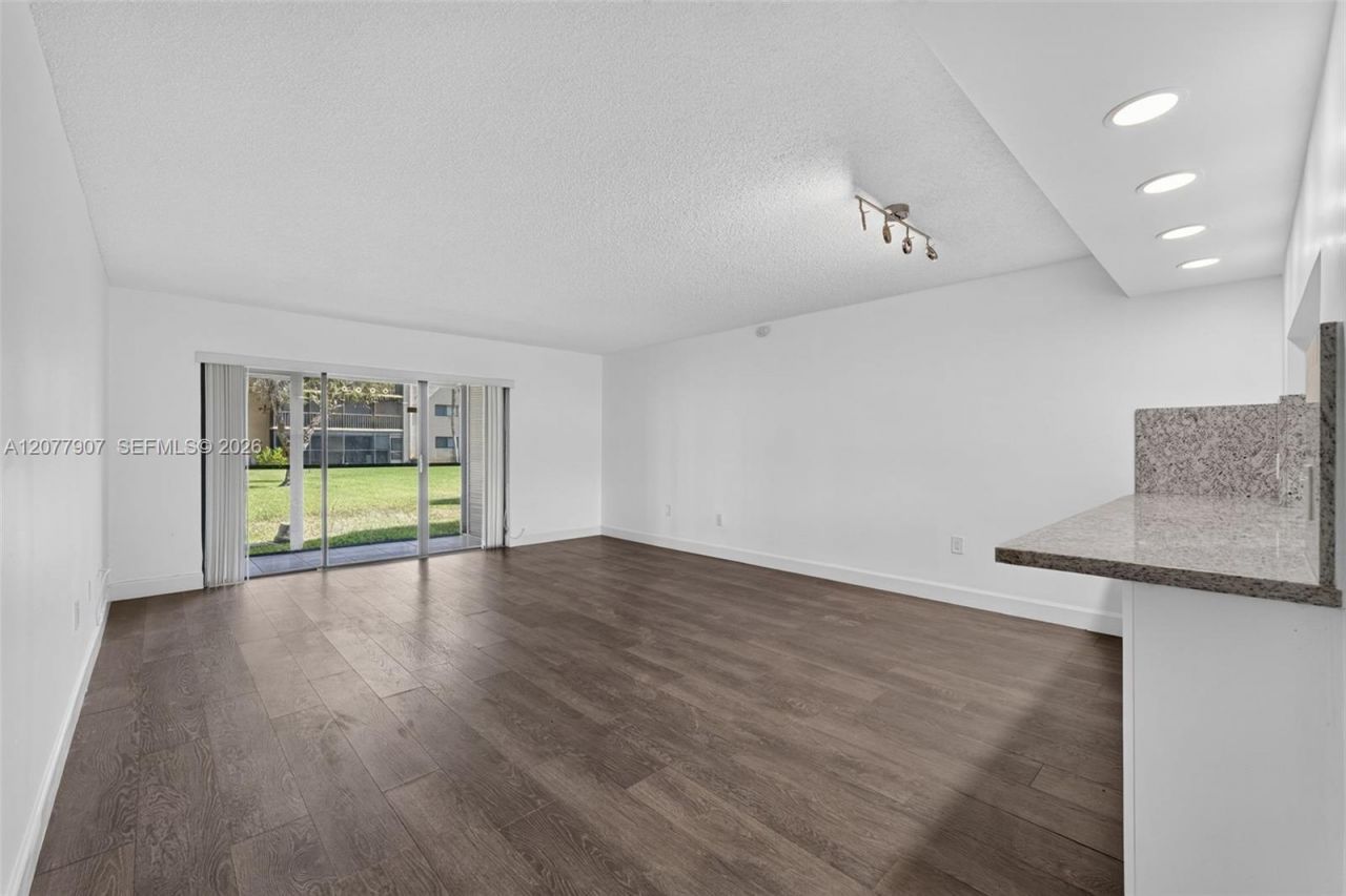 8415 SW 107th Ave, Unit 143W, Miami, FL 33173 Photo