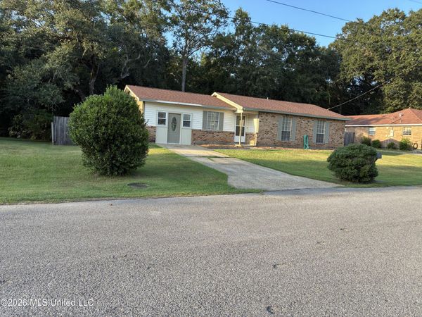 3201 Riverbend Road, Moss Point, MS 39562